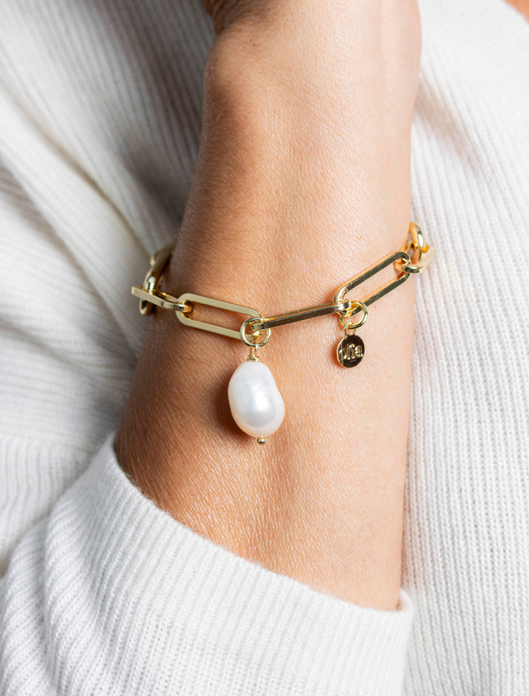 Belinda Waterproof Chunky Paperlink Bracelet - 18k Gold Plated Stainless Steel/Baroque Pearl - Image 2