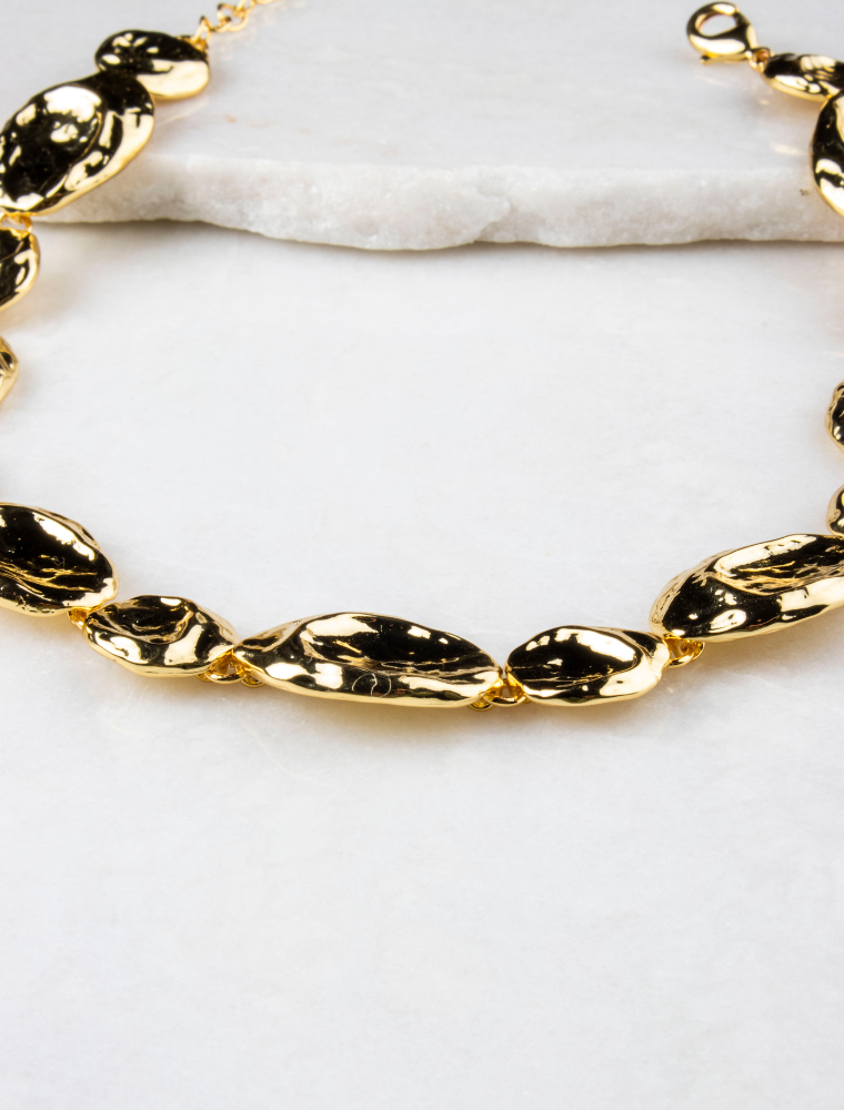 Freda Hammered Short Necklace - Gold Plated - Image 5