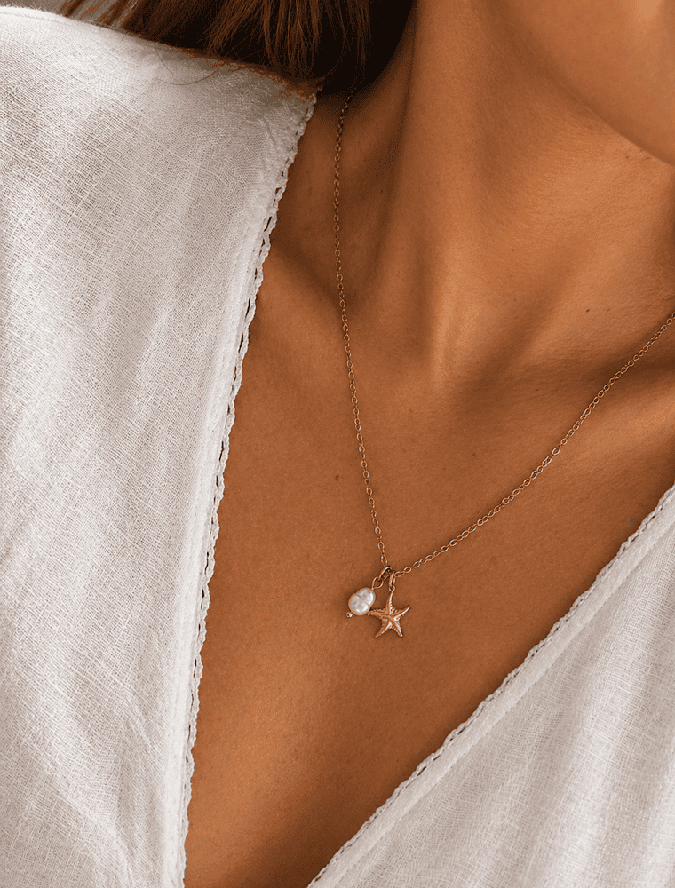 Emma waterproof necklace with starfish and pearl charms-18k gold plated stainless steel. - Image 2