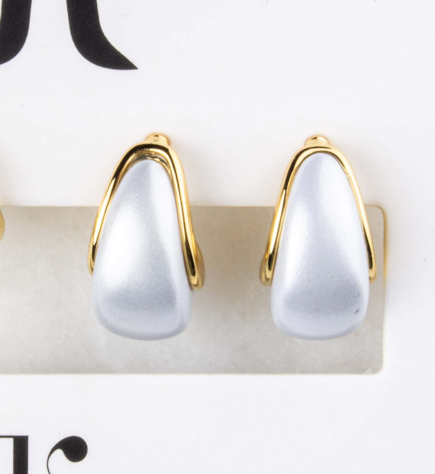 Sample Sale No70- Teardrop earrings Pearl/gold.